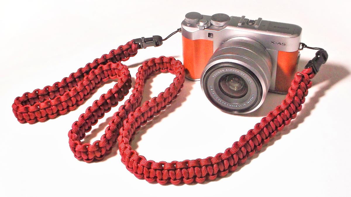 【カメラの落下防止＆携帯性UP】パラコードでカメラストラップの編み方！平編み（コブラ編み） Paracord Camera Strap