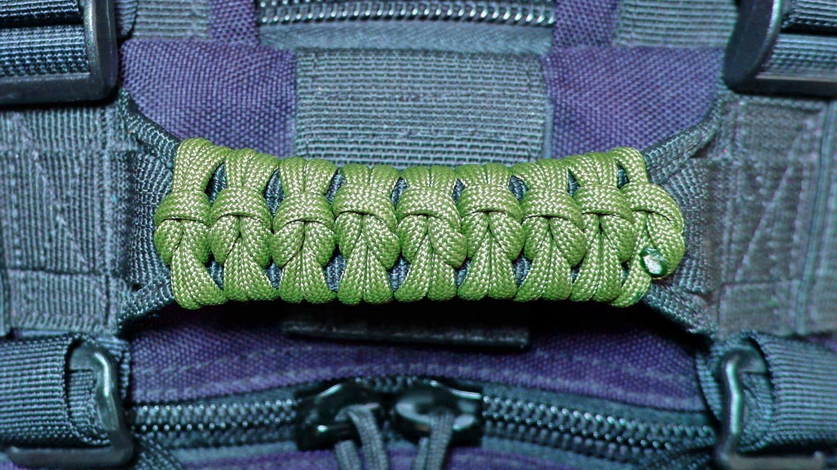 【劣化防止＆持ちやすさ向上】パラコードでリュックの持ち手の巻き方！本結び（スクエアノット）Paracord Square Knot Backpack Handle Wrap