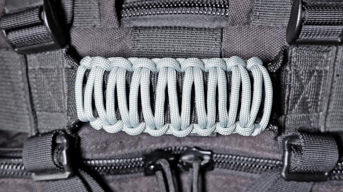 【劣化防止＆持ちやすさ向上】パラコードでリュックの持ち手の巻き方！平編み（コブラ編み）Paracord Cobra Weave Backpack Handle Wrap