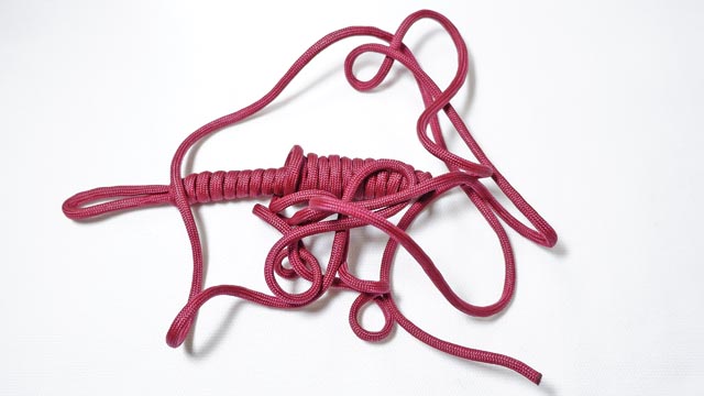 パラコードすぐにほどける編み方、解くとロープになるキーホルダー