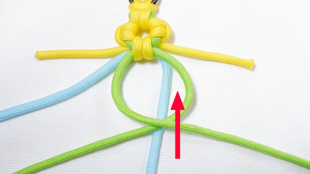 パラコードで2色の花のキーホルダーの編み方