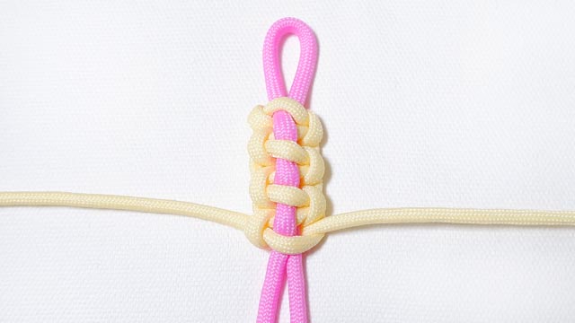 パラコードでブレスレットの編み方、平編み（コブラ編み）の応用編