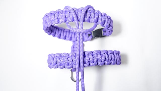 パラコードでハーネスの編み方、平編み（コブラ編み）