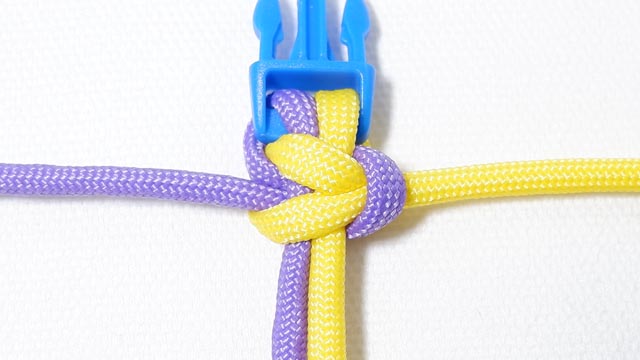 パラコードで首輪の編み方、2色編みの平編み（コブラ編み）