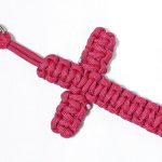 【十字架の形】パラコードで十字架のキーホルダーの編み方！平編み（コブラ編み）