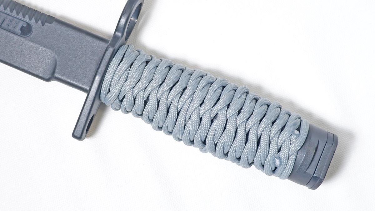 パラコードをナイフに巻く方法方、ジッパー編み