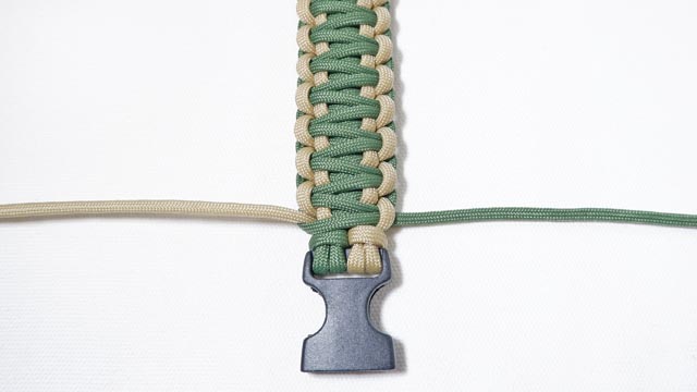 パラコードでブレスレットの編み方、キングコブラ編み