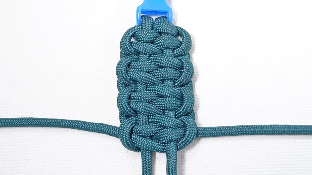 パラコードでダブルブレイズ編みの首輪の編み方