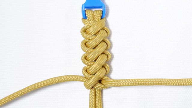 パラコードでブーツレース編みの首輪の編み方