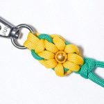 【可愛い お花の形】パラコードでお花（ビーズ入り）のキーホルダーの編み方！