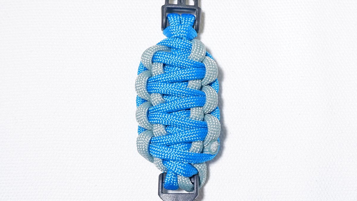 2色のキングコブラ編み の編み方・結び方【応用してパラコードブレスレットや キーホルダーが作れる】