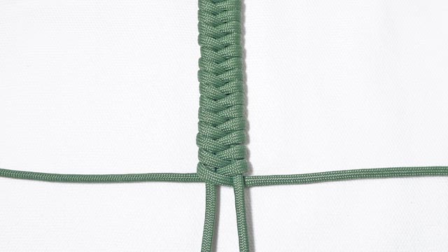 パラコードでマッドマックスのブレスレットの編み方、フィッシュテール編み