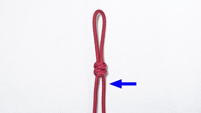 パラコードでジッパータブの編み方、スネークノット（つゆ結び）