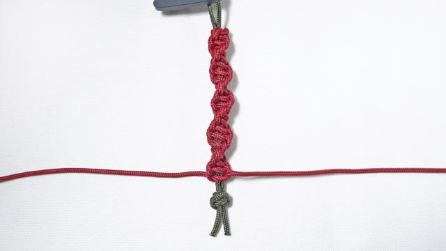 パラコードでナイフランヤードの編み方
