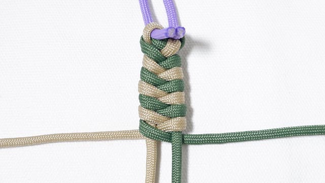 パラコードでマッドマックスのブレスレットの編み方、フィッシュテール編み