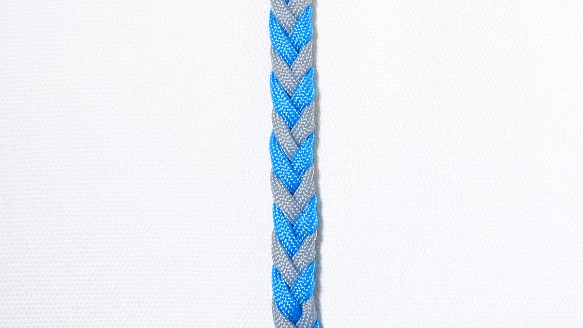平四つ編み（矢羽編み）の編み方・結び方【応用してパラコードブレスレットなどが作れる】