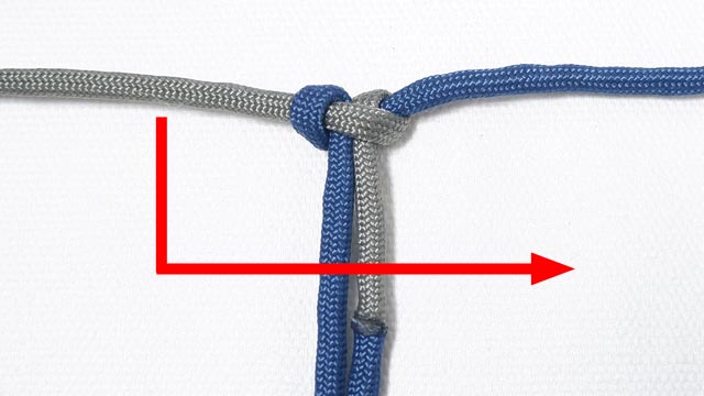 パラコードでキーホルダーの編み方、2色の平編み（コブラ編み）
