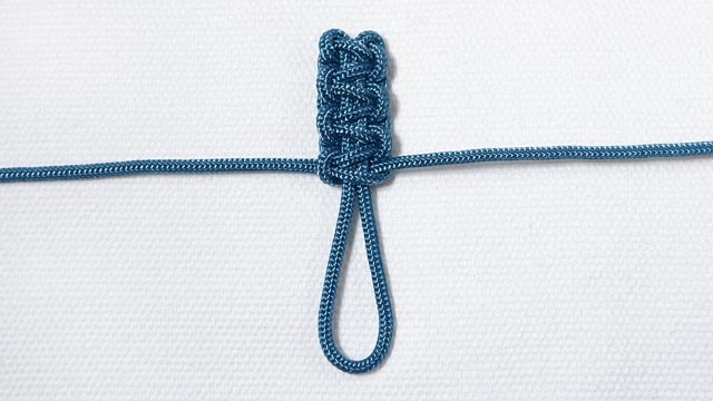パラコードでジッパータブの編み方、平編み（コブラ編み）