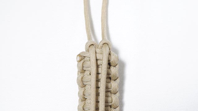 パラコードでマッドマックスのブレスレットの編み方、キングコブラ編み