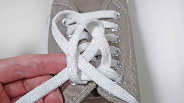 イアンノットで靴紐の結び方