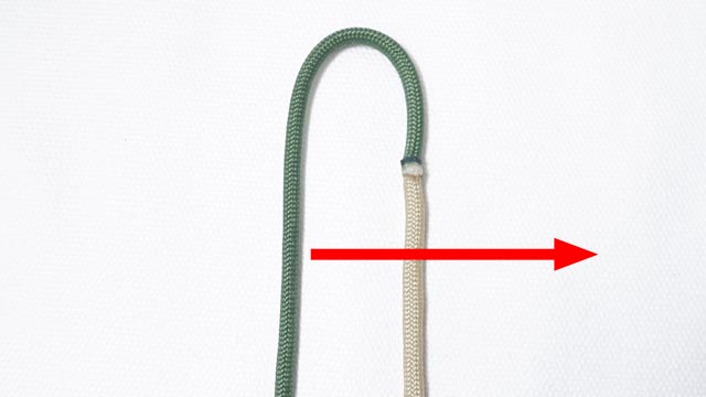 パラコードでジッパータブの編み方、2色のスネークノット（つゆ結び）