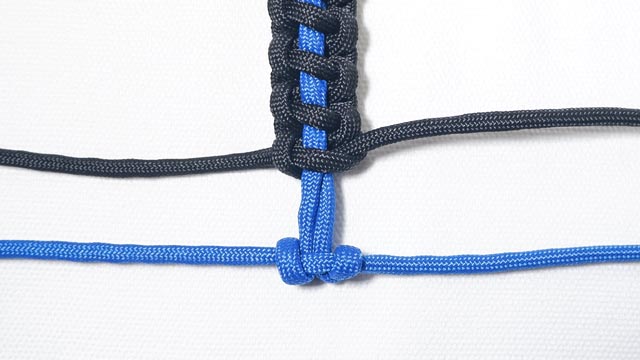 パラコードでブレスレットの編み方、Thin Blue Line編み