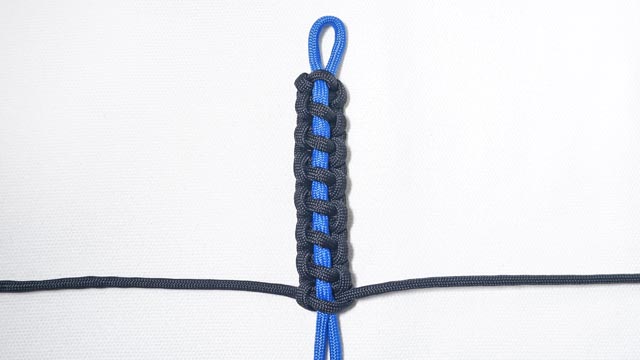 パラコードでブレスレットの編み方、Thin Blue Line編み