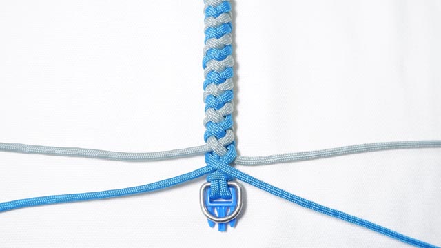 パラコードで首輪の編み方、2色の四つ編み（4本の丸編み） 