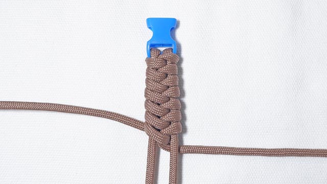 パラコードで首輪の編み方、Snake Knot Viceroy編み
