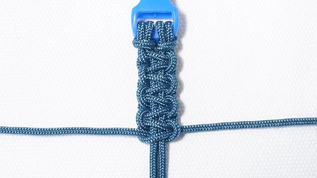 パラコードで平編みの首輪の作り方