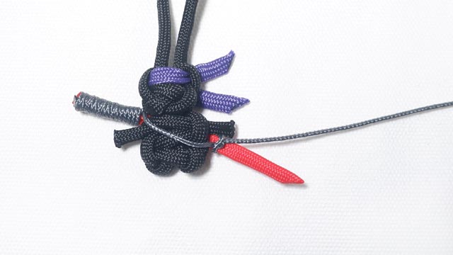 パラコードで忍者（刀）の人形のキーホルダーの作り方