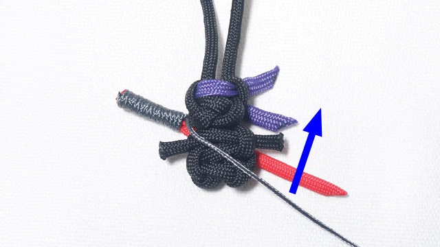 パラコードで忍者（刀）の人形のキーホルダーの作り方