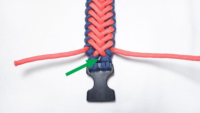 パラコードでSkeleton編みのバックルブレスレットの作り方