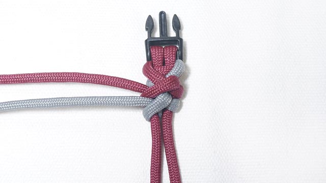 パラコードでModified Half Hitchのバックル ブレスレットの作り方