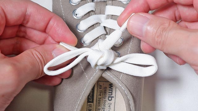 蝶結びで靴紐の結び方