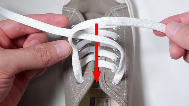 蝶結びで靴紐の結び方