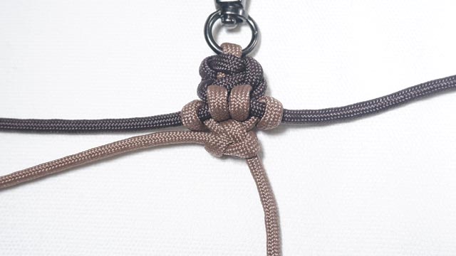 パラコードで肉球編みのキーホルダーの編み方