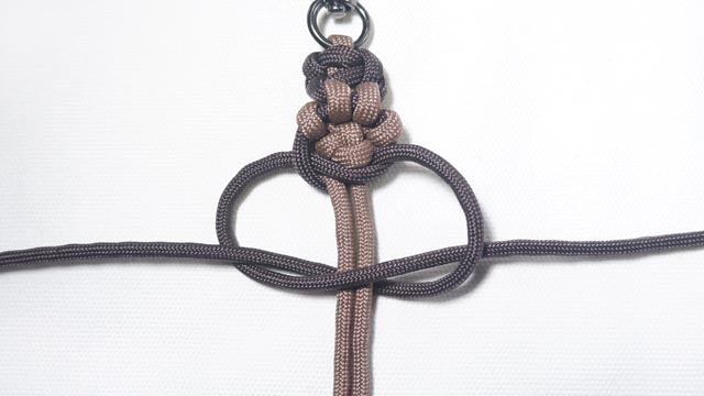 パラコードで肉球編みのキーホルダーの編み方