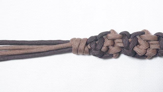 パラコードで肉球編みのキーホルダーの編み方