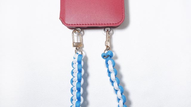 パラコードで2色の平編みスマホストラップの編み方