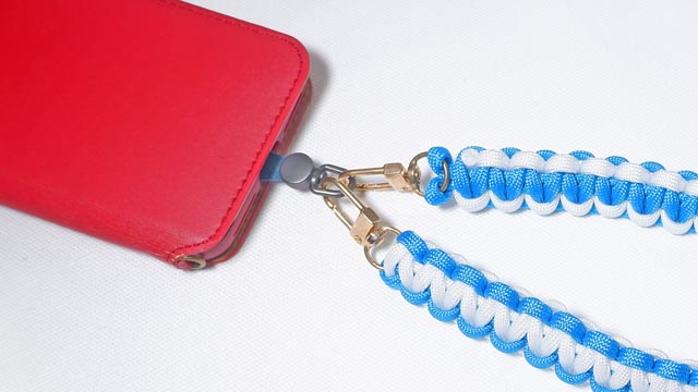 パラコードで2色の平編みスマホストラップの編み方