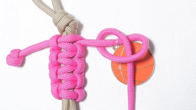パラコードでバスケットボールの人形キーホルダーの編み方