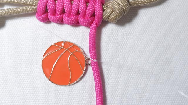 パラコードでバスケットボールの人形キーホルダーの編み方